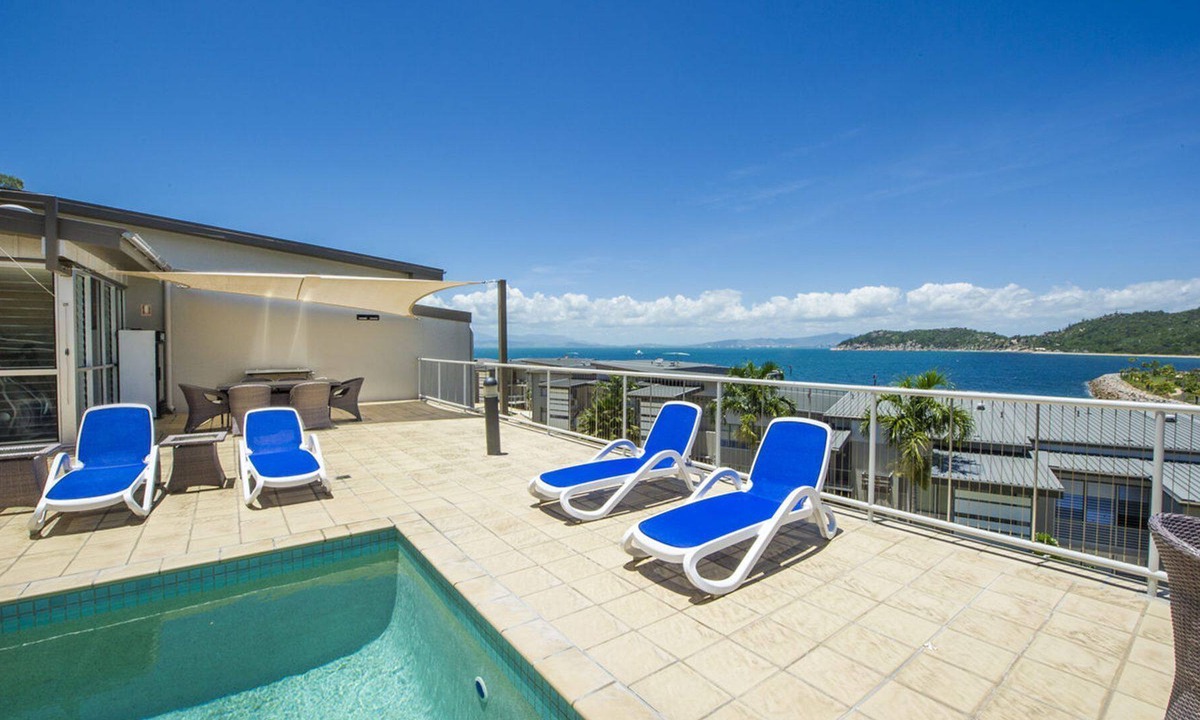 Nelly Bay Apartment | 1 Bright Point Apartment 1401