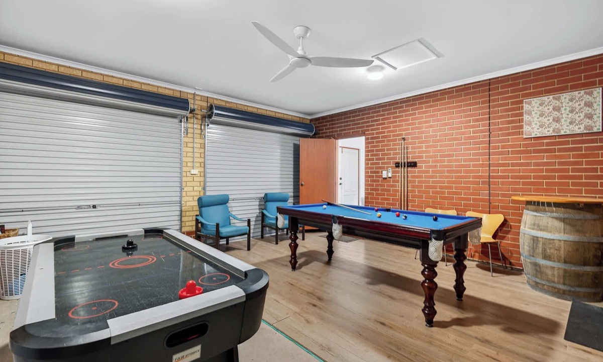 Hayborough House | 10 Rupara – Family Beach House with Sea Views | Linen Included