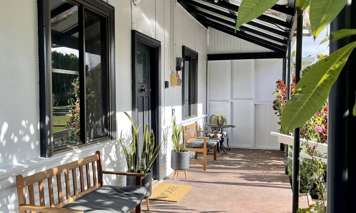 Busselton House | 100 Year Old Cottage walking distance from Shops and Cafes.