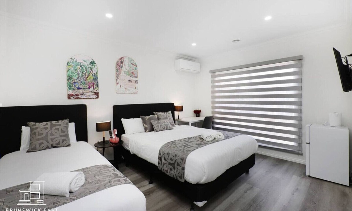 Brunswick East House | 103 Luxury Queen & King Single beds w/Fast WiFi - 18 mins tram to CBD