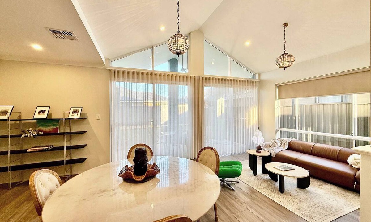 Brabham House | 12 Beautiful Brabham Big Backyard 4BR & Parking