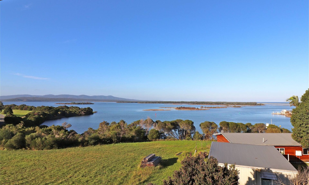 Mallacoota House | 12 Mirrabooka Road, Mallacoota