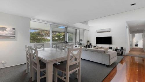 Hawks Nest House | 13 - 13 - 15 Beach Road Hawks Nest