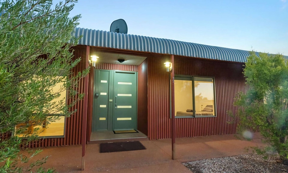 Exmouth House | 17 Skipjack Circle - complete with private swim spa