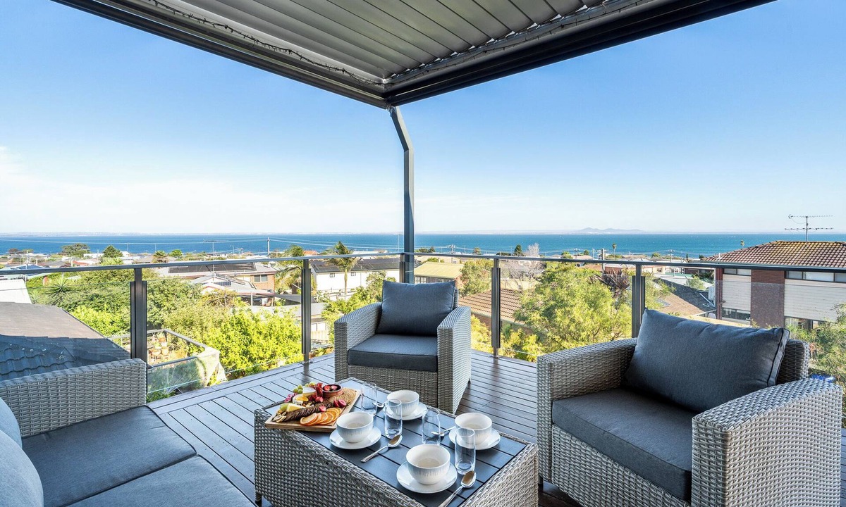 Clifton Springs House | 180° Ocean Views | Pool Table | Coastal Escape