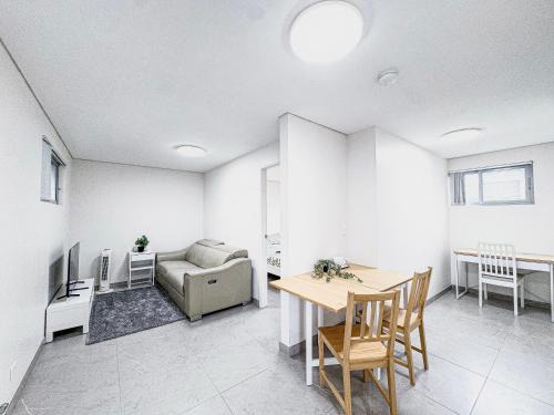 Arncliffe House | 1BR Granny Flat - Free Parking - Near Airport & Train