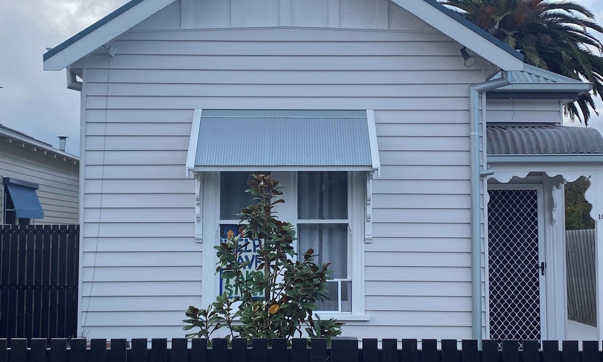 Geelong West Cottage | 2 bdrm, family friendly, Comfy Cottage in walking distance to….