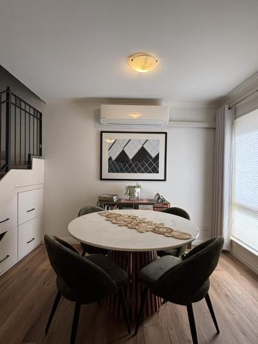 Highgate House | 2 Bedroom Modern Townhouse