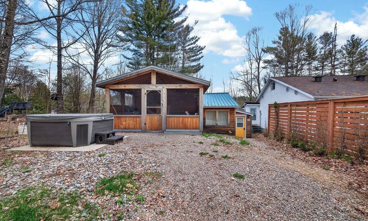 Val-des-Monts Cottage | 2 Cottages Side by Side on Prestigious Lac St.Pierre
