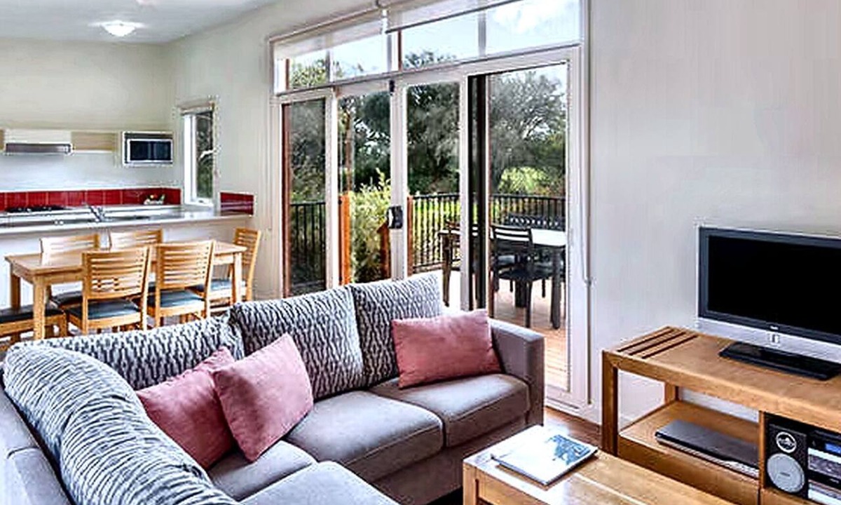 Cowes House | 22–26 Oct Only MotoGP Wend Villa Ramada Resort By Wyndham Shuttle Race track