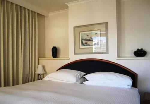 The Rocks Apartment | 2208 Gloucester Self-Catering