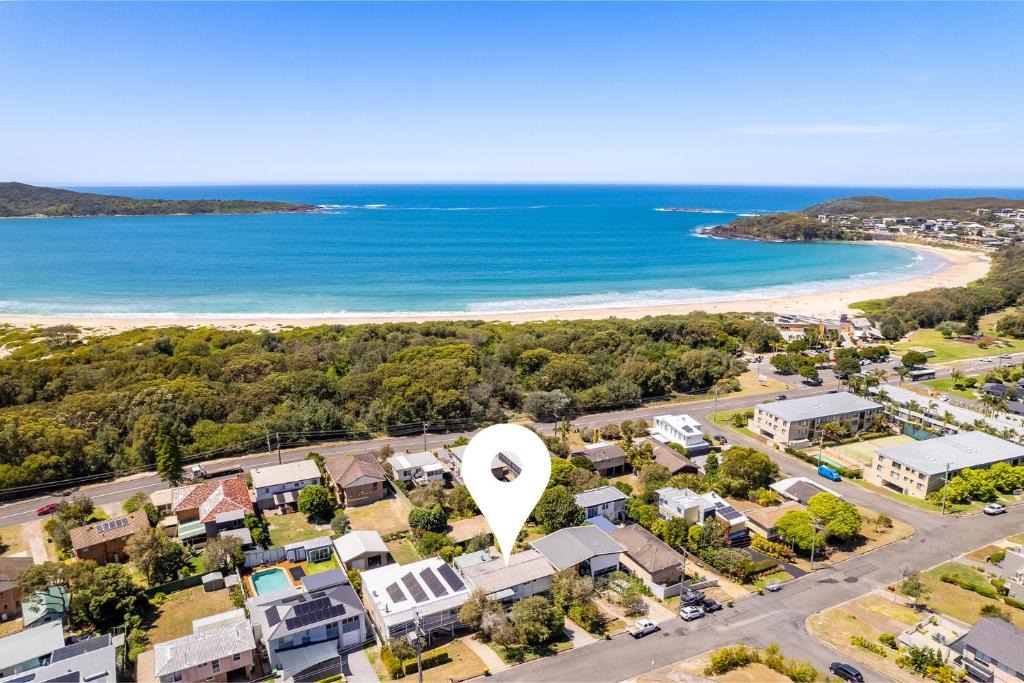 Fingal Bay House | 23 Lentara St - pet friendly, air con, Wi-Fi, boat parking