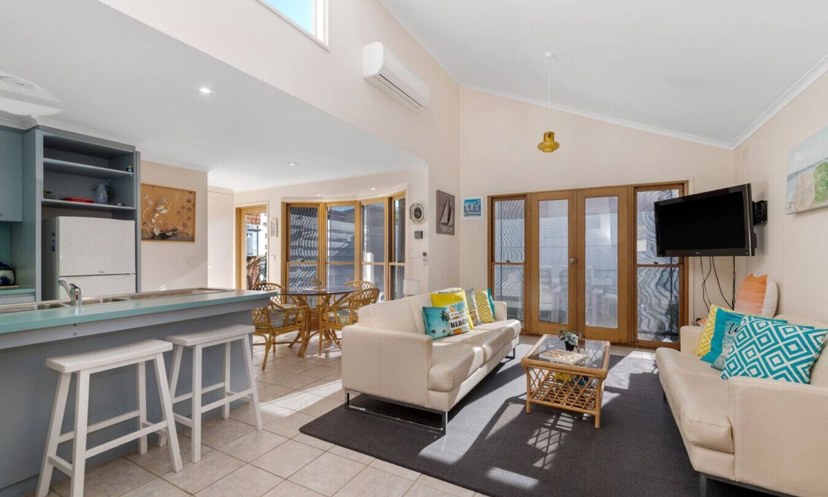 Ocean Grove Apartment | 250 meters from the Beach, Ocean Grove