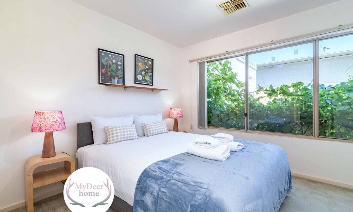Adelaide Central Business District Condo | 2BR Urban Nest Cosy & Central - Free Parking