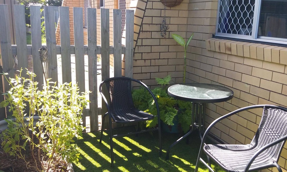 Evans Head Apartment | 2BR villa in quiet cul-de-sac with BBQ, herb garden, games, parking,