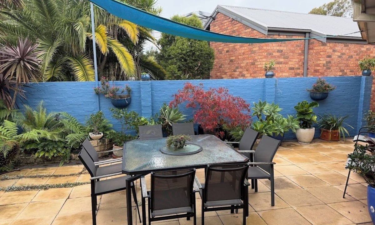 Cromer House | 3 bedroom house. 3 km to Dee Why beach.