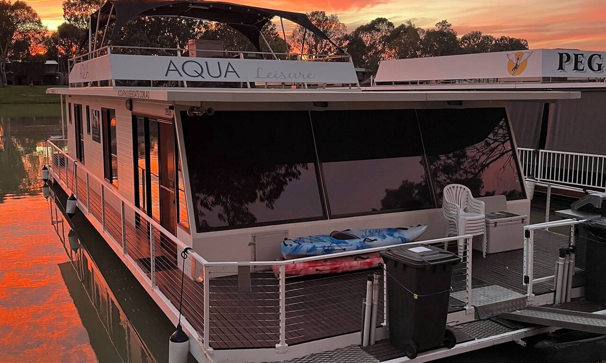 Punyelroo Boat Rental | 3-bedroom house boat in beautiful Swan Reach with beautiful Murray River views.