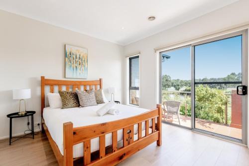 Bonbeach House | 3 bedroom Townhouse next to River East Melbourne