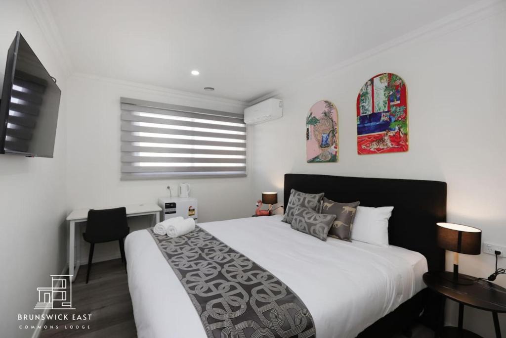 Brunswick East Apartment | 30 Percent OFF 202 Cozy Queen BR with Fast WiFi - Brunswick East