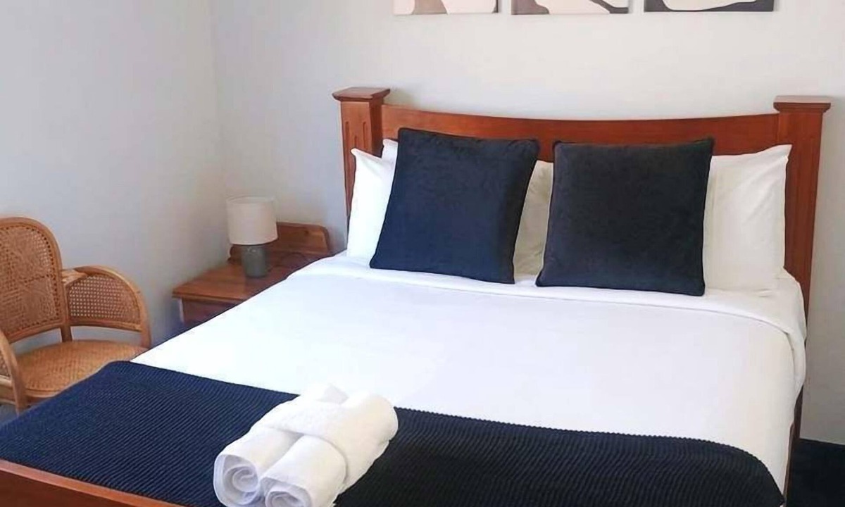 Secret Harbour House | 31 Kids, Coast & Chill - 4BR Parking & Theatre Rm