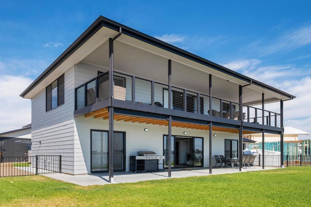 Seymour House | 33 Jefferson Court, Wellington East