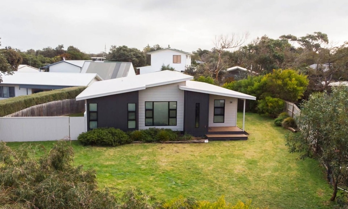 Sandy Point House | 34 Ash Ave Stay 3 Pay 2 Winter Special