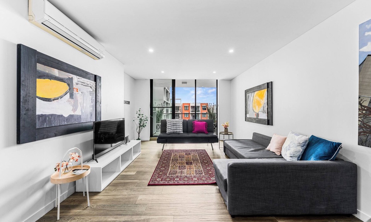 Darling Harbour Apartment | 3BR Apt w Parking near Darling Harbour & ICC & CBD
