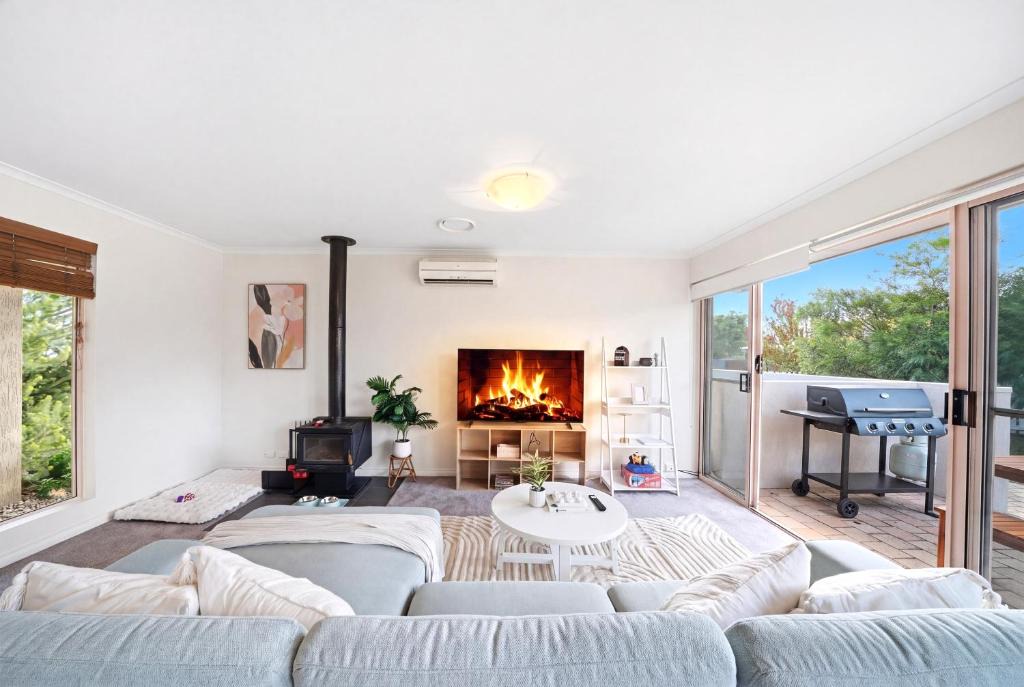 Seven Mile Beach House | 3BR Beach House Near Hobart BBQ Firepit Parking