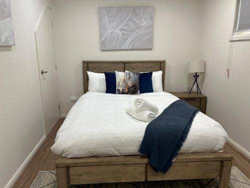 Greenwell Point House | 3BR house with parking & AC, 15 mins walk to wharf
