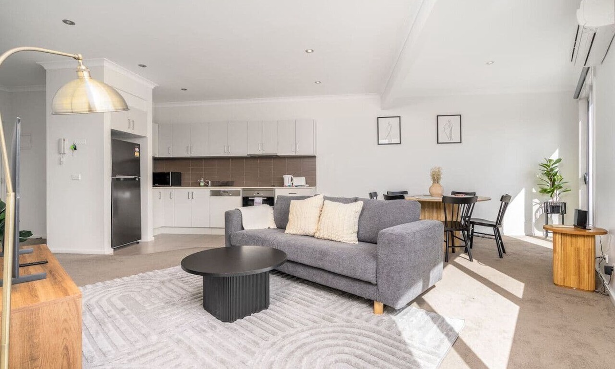 Braddon Apartment | 3BR Modern Apt | Prime Location 7 Mins to CBD!