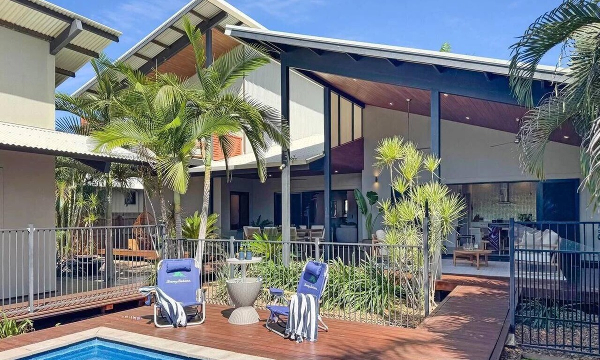 Cable Beach House | 4 Bedroom 2 Bathroom Luxury House with Pool (Sleeps 10)