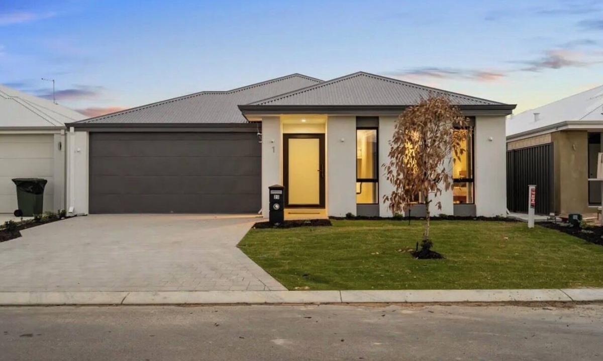 Madora Bay House | 4-bedroom brand new house ,relaxing stays walking distance to Madora bay beach