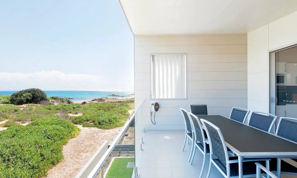 Anna Bay House | 41 Ocean Ave