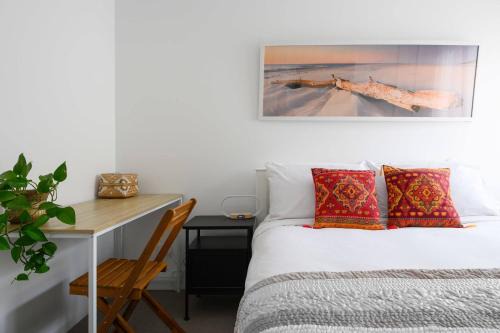 Coogee House | 42 Coogee Beach Marina 3BR Haven near Omeo Wreck