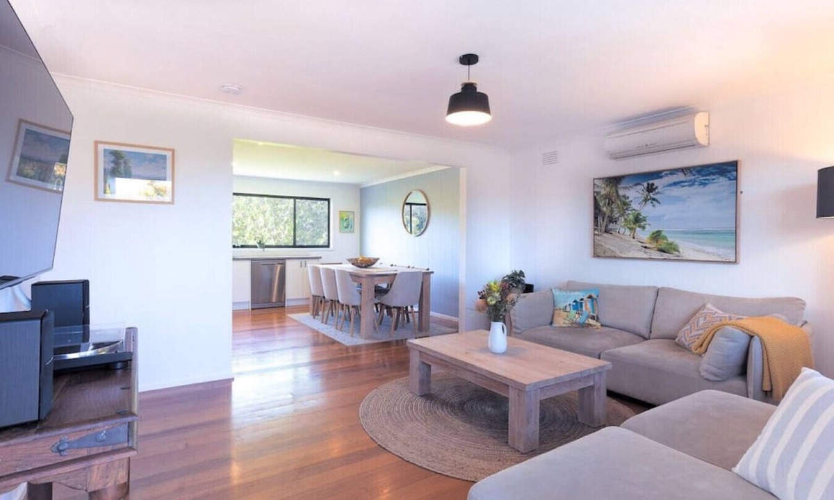 Capel Sound Apartment | 428 Eastbourne Road · Rosebud Garden Cottage