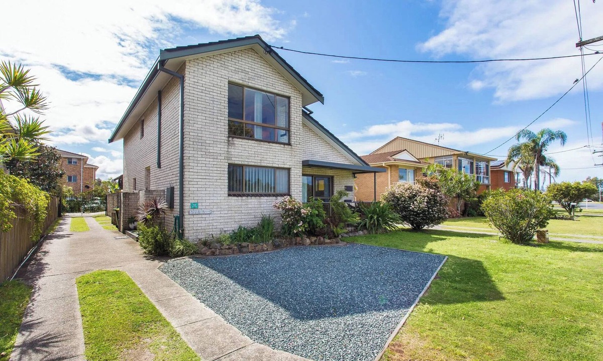 Tuncurry House | 43 Point Road - Waterfront Holiday Home in Tuncurry