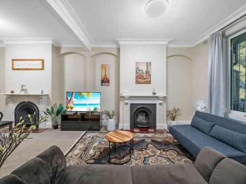 Ultimo House | 4BR House with Garage near ICC & Darling Harbour & CBD