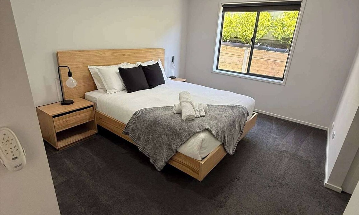 Mount Clear House | 4BR Mount Clear Manor - Sleep Up To 8 Guests!