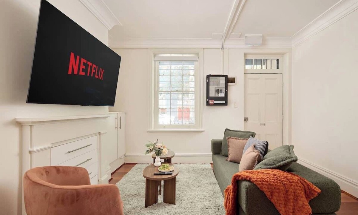Surry Hills House | 4BR Surry Hills Home | Pet Friendly + Parking