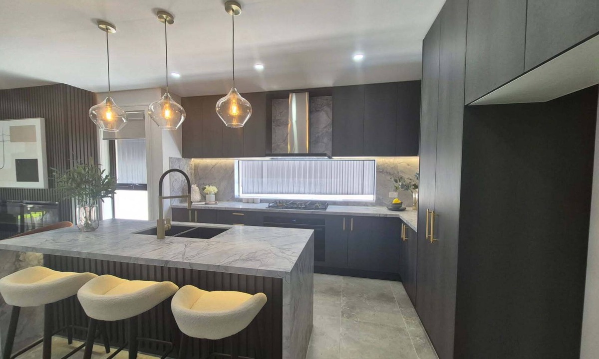Georges Hall House | 5 bedroom, 3 bathroom duplex double story