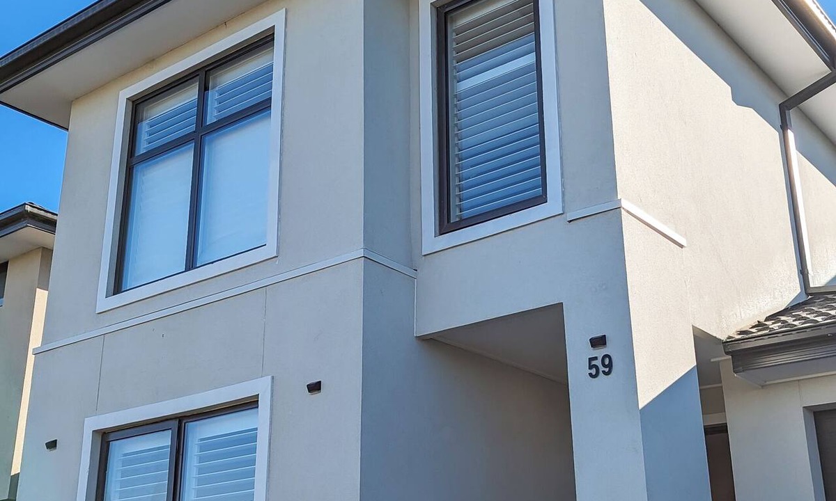 Clyde House | 5 Bedrooms, 4 and half Bathrooms, Spacious, Bright Clyde Stay Near Parks & Shop