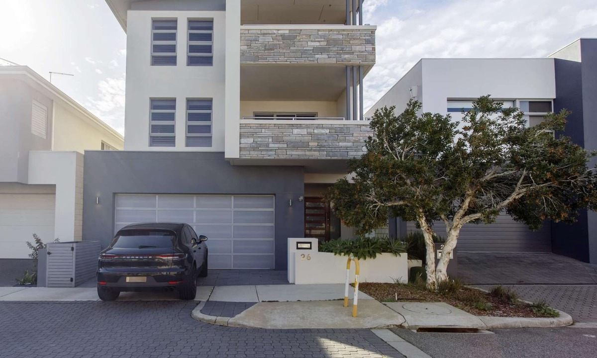 North Coogee House | 5 minute stroll to the stunning South Beach. Free WIFI & Parking