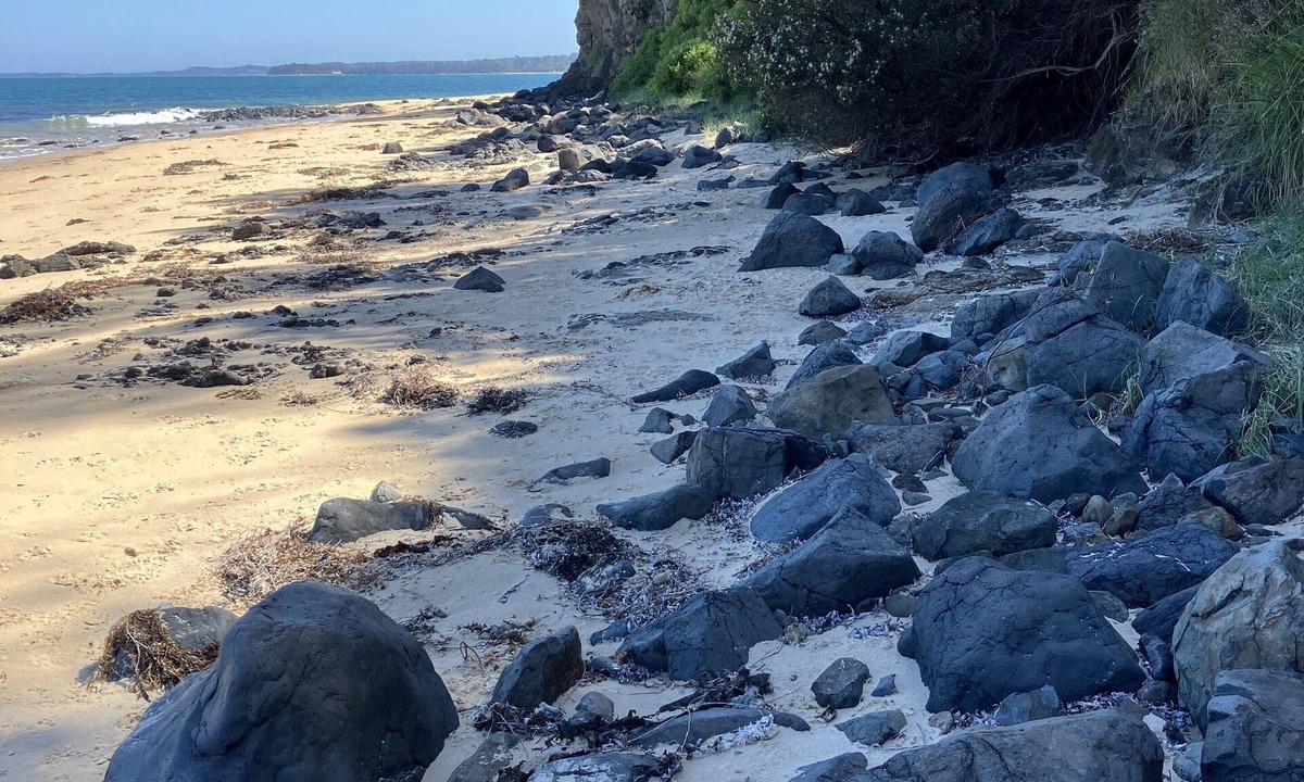 Merricks Beach House | 5 minute walk to Merricks Beach from comfortable beach shack