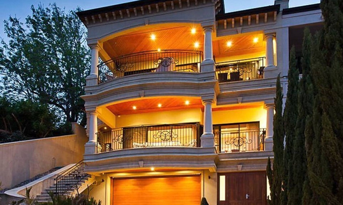 Wembley Apartment | 59 Lakeside Luxury Views 2BR 2BA Parking