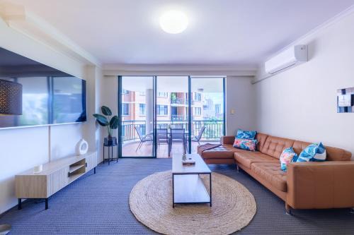 Surry Hills Apartment | 5mins Walk to Central 2 Bedroom Parking Pool
