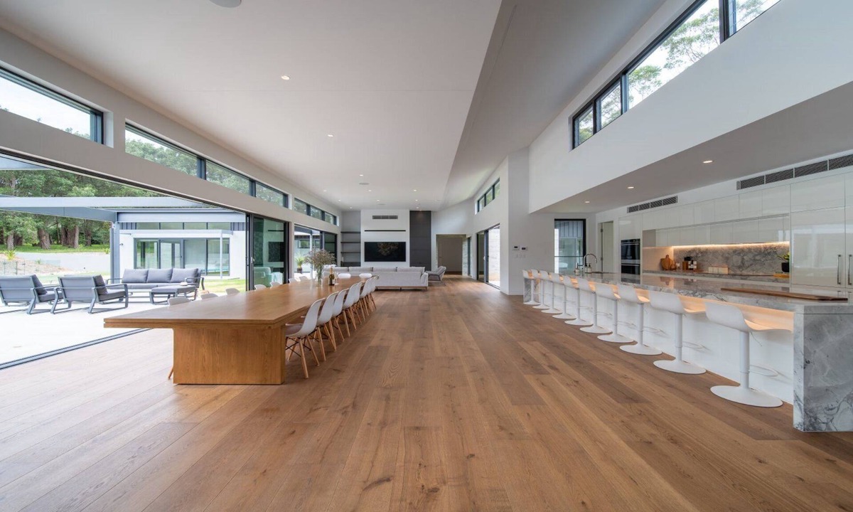 Killcare Heights House | 6 bedrooms,pool, fireplace on 7 acres