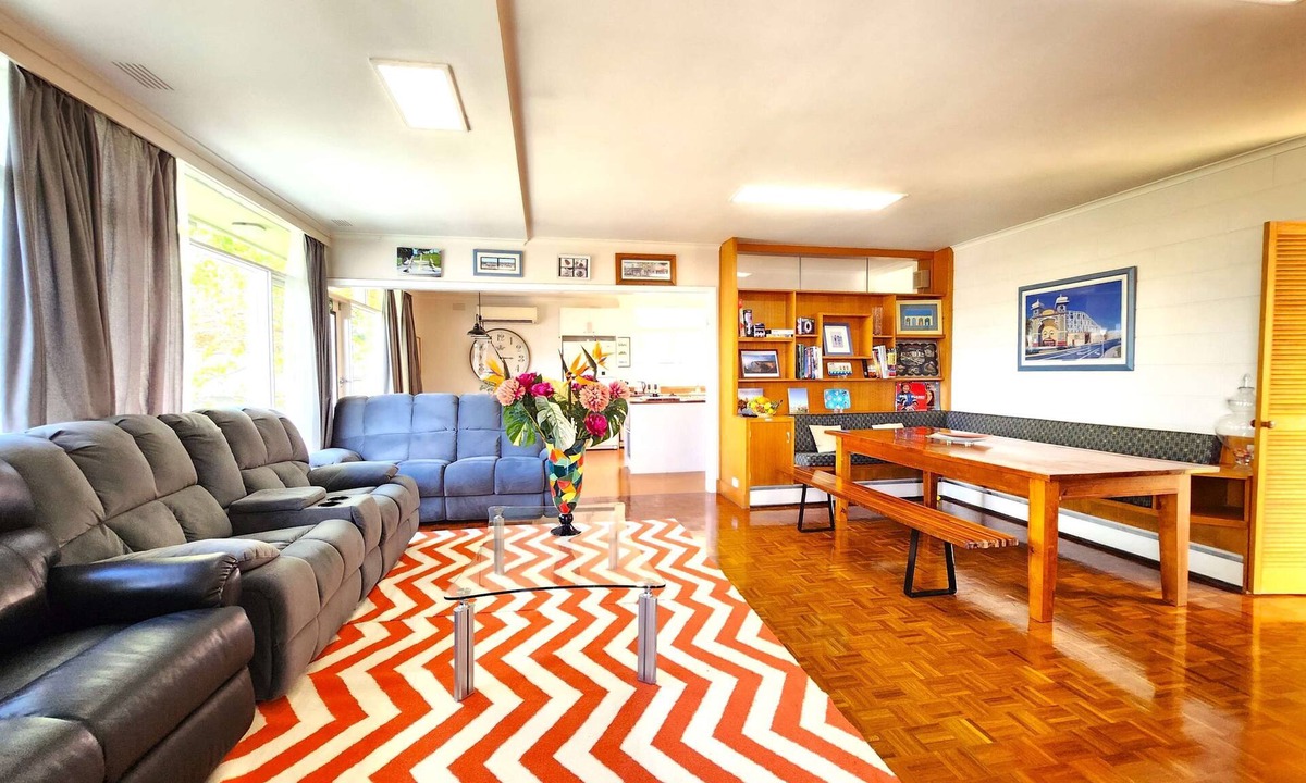 Highett House | 7 Bedrooms Fit 23 Full Kitchen, Shops Golf Nearby
