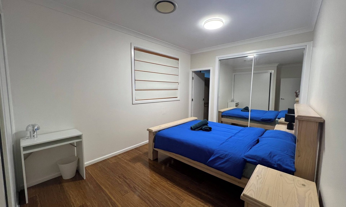 Beecroft House | 7 mins walking to Bus Station, 5 mins driving to epping train station