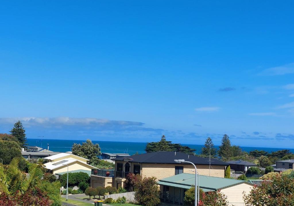 Apollo Bay House | 714 train to the beach