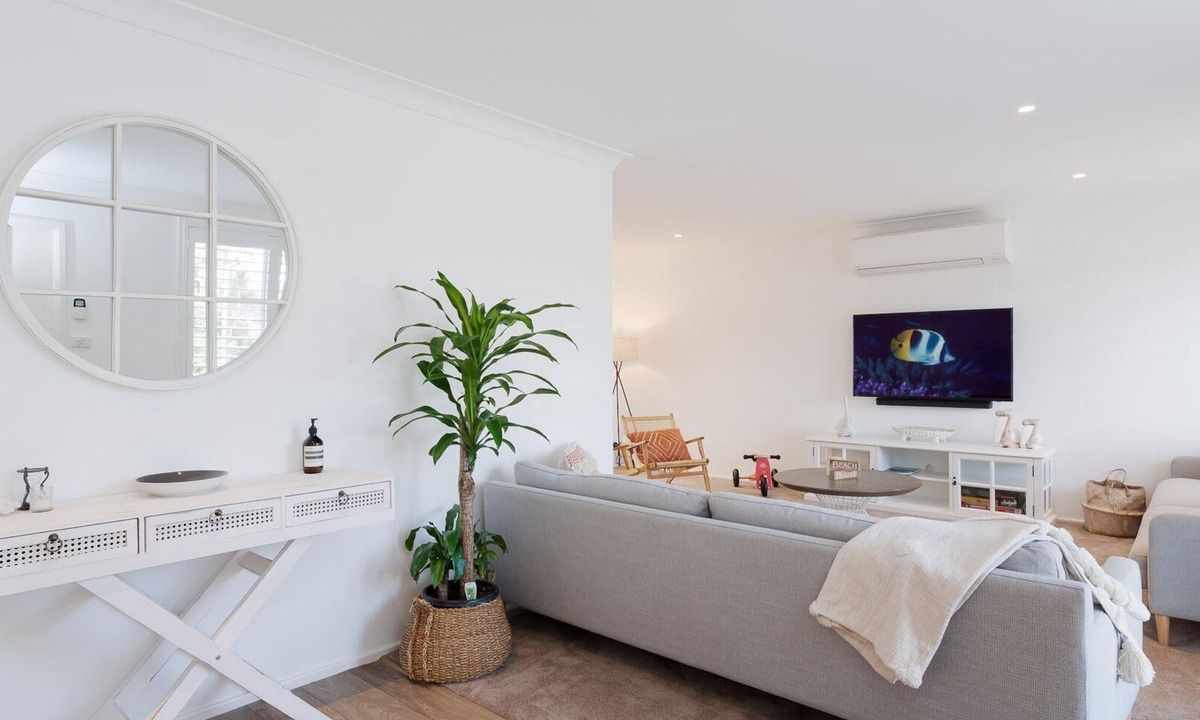 Shoal Bay House | 81 Horace St - Wifi, Pool and air conditioning